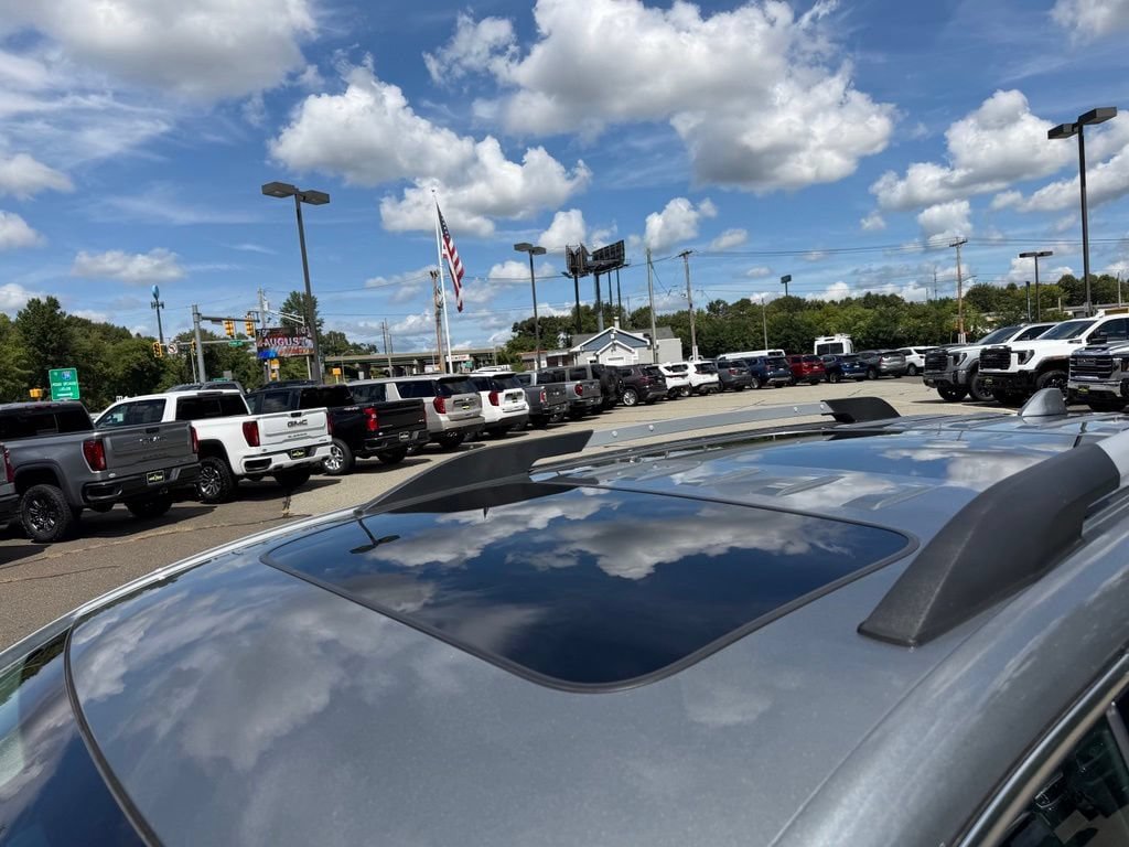 Certified 2023 GMC Acadia SLT w/ Preferred Package AWD/4WD image 7