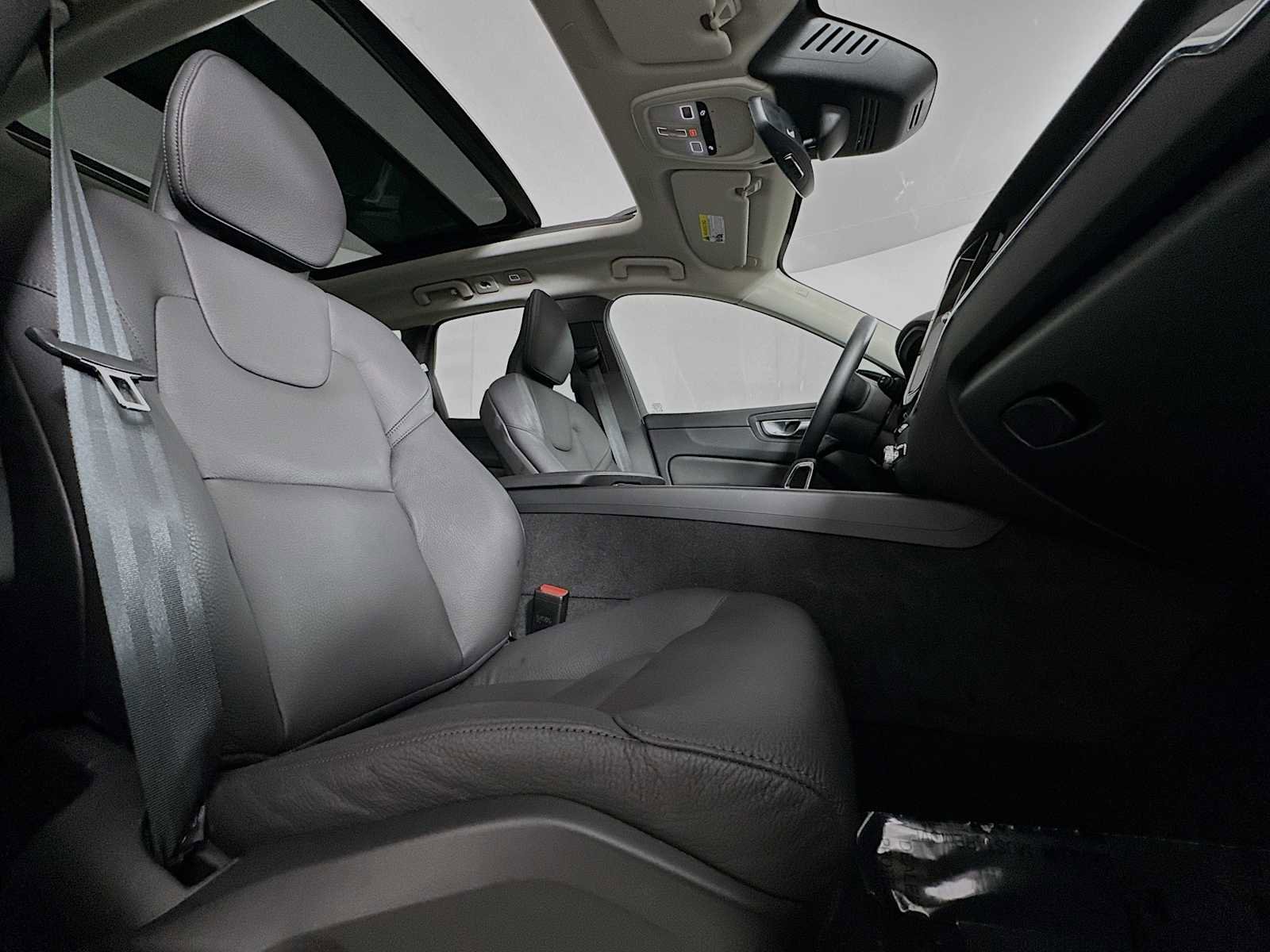 Used 2025 Volvo XC60 T8 Plus w/ Protection Package Premier image 26