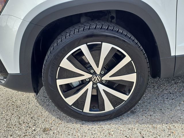 Used 2024 Volkswagen Taos SE image 34
