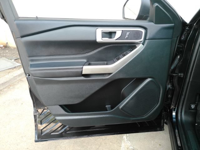 Used 2023 Ford Explorer XLT w/ Equipment Group 202A RWD image 15