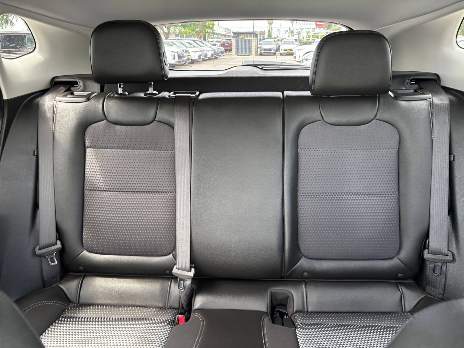 Used 2025 Chevrolet Trax LT FWD image 38