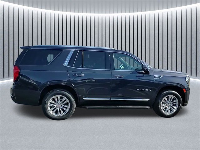 Used 2023 GMC Yukon SLT w/ SLT Premium Package image 3