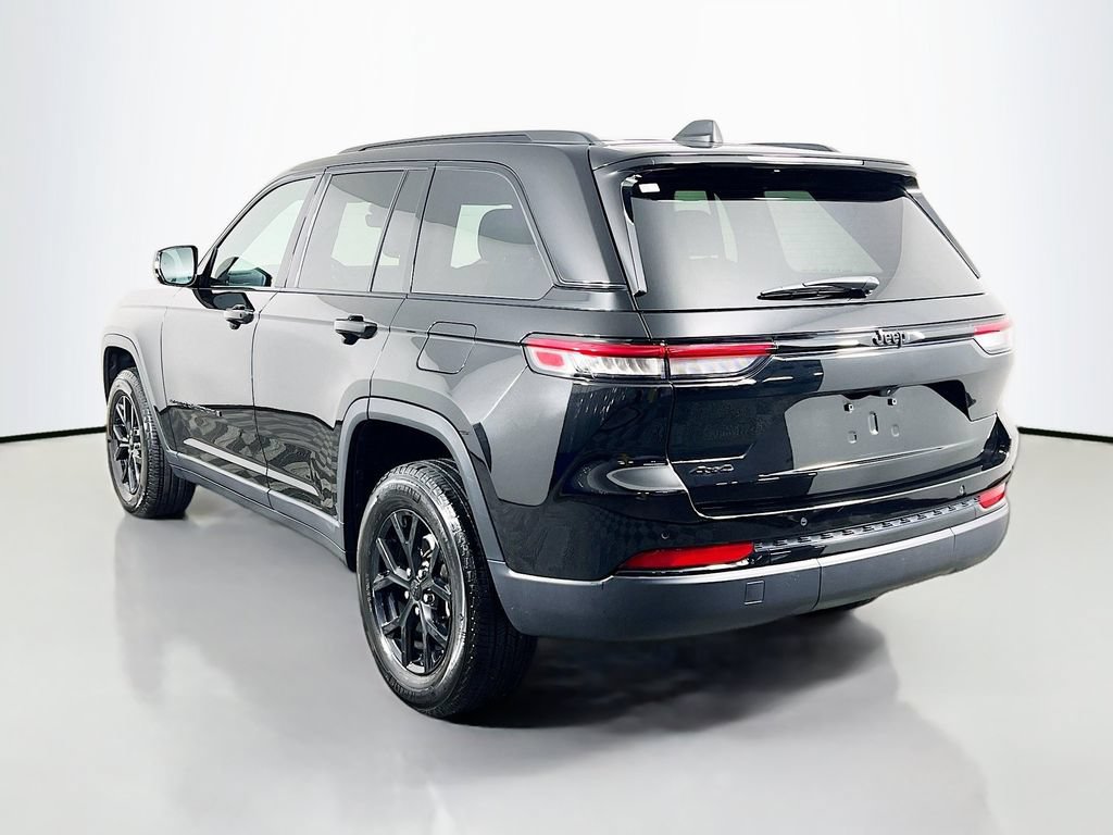 Used 2025 Jeep Grand Cherokee Altitude AWD/4WD image 7