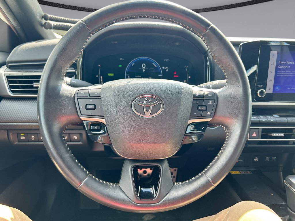 Used 2025 Toyota Camry SE FWD image 15