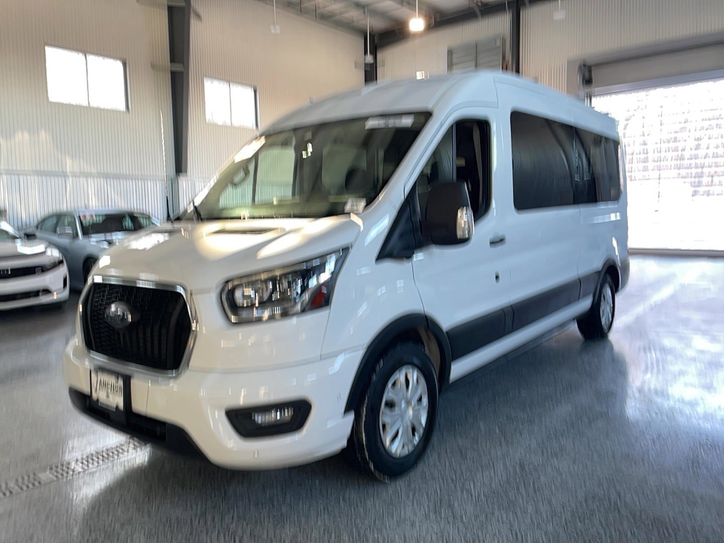 Used 2023 Ford Transit 350 XLT image 3
