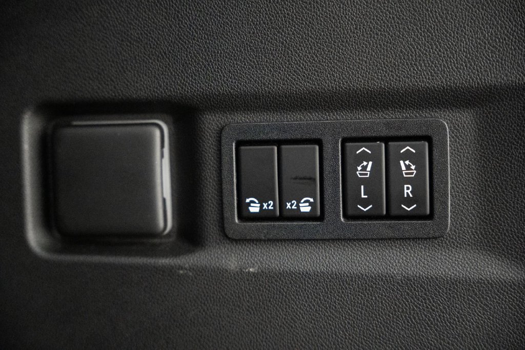 Used 2022 Chevrolet Tahoe High Country AWD/4WD image 12