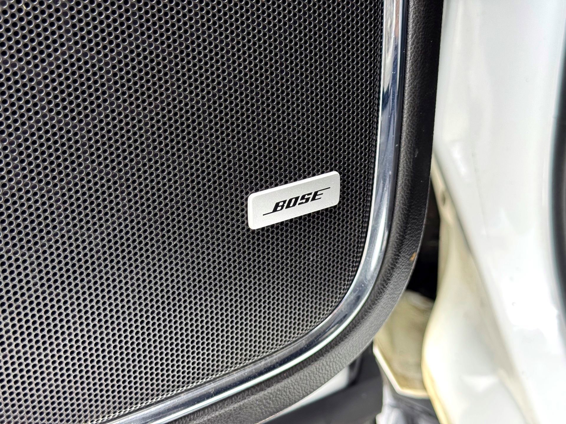 Used 2018 Chevrolet Suburban LT RWD image 17