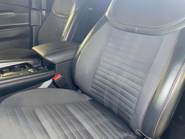 Used 2025 Ford Explorer ST-Line w/ ST-Line Street Pack AWD/4WD image 17
