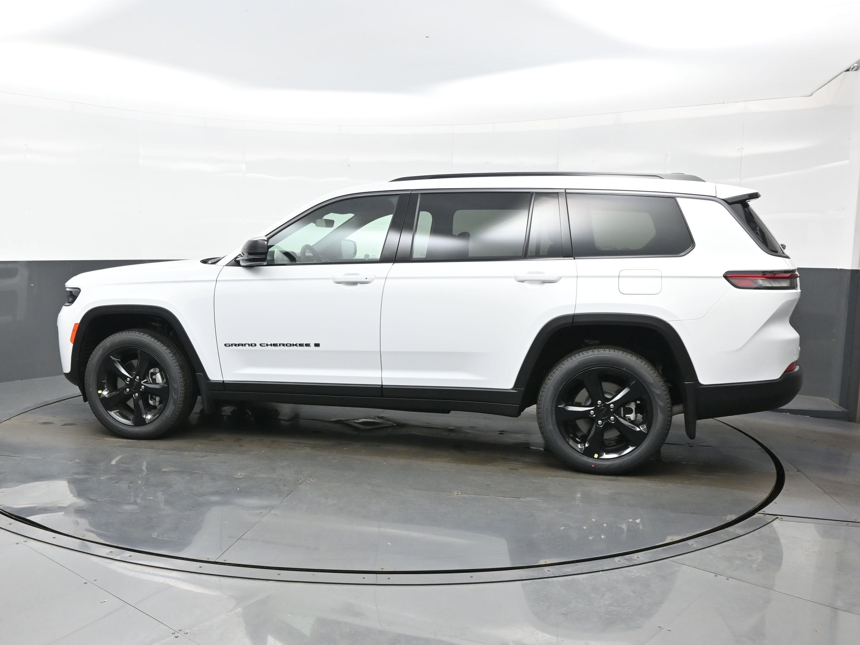 New 2026 Jeep Grand Cherokee L Limited w/ Limited Altitude Package AWD/4WD image 3