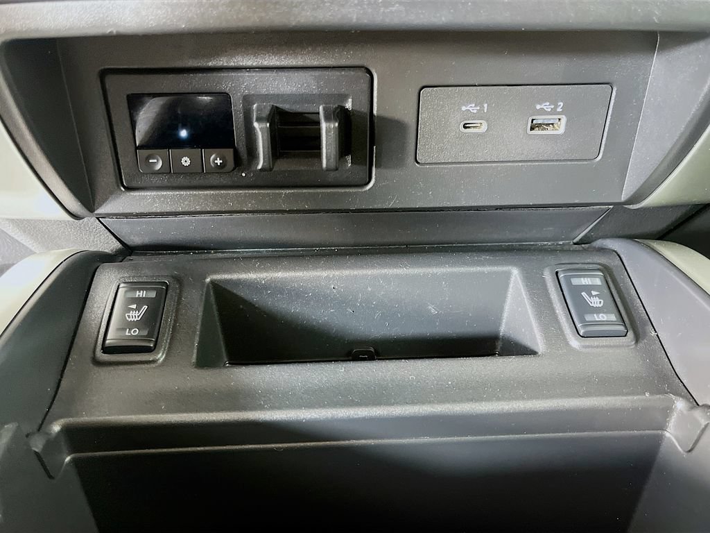 Used 2021 Nissan Titan SV w/ SV Convenience Package AWD/4WD image 23
