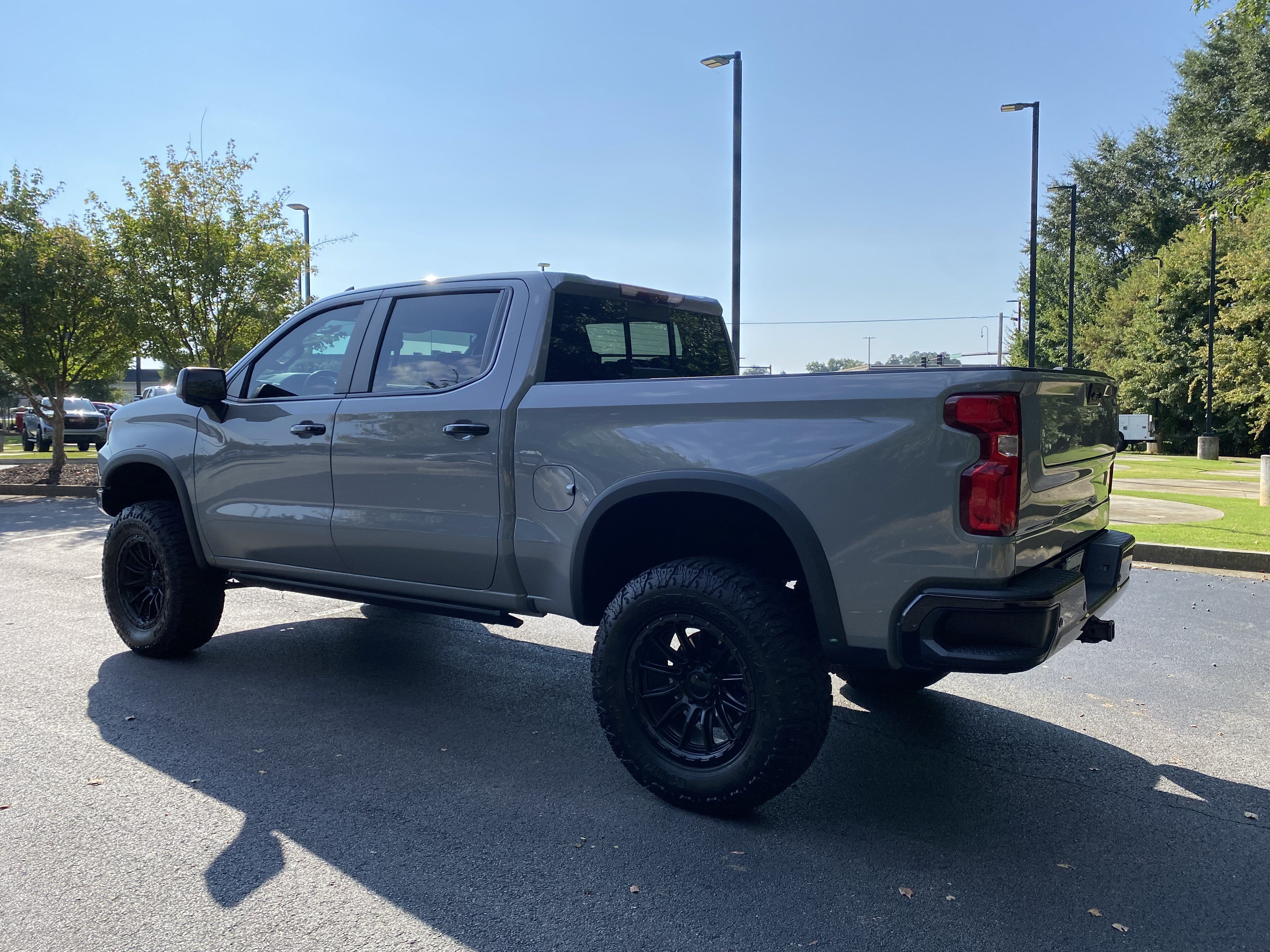 Used 2025 Chevrolet Silverado 1500 ZR2 w/ Technology Package AWD/4WD image 7