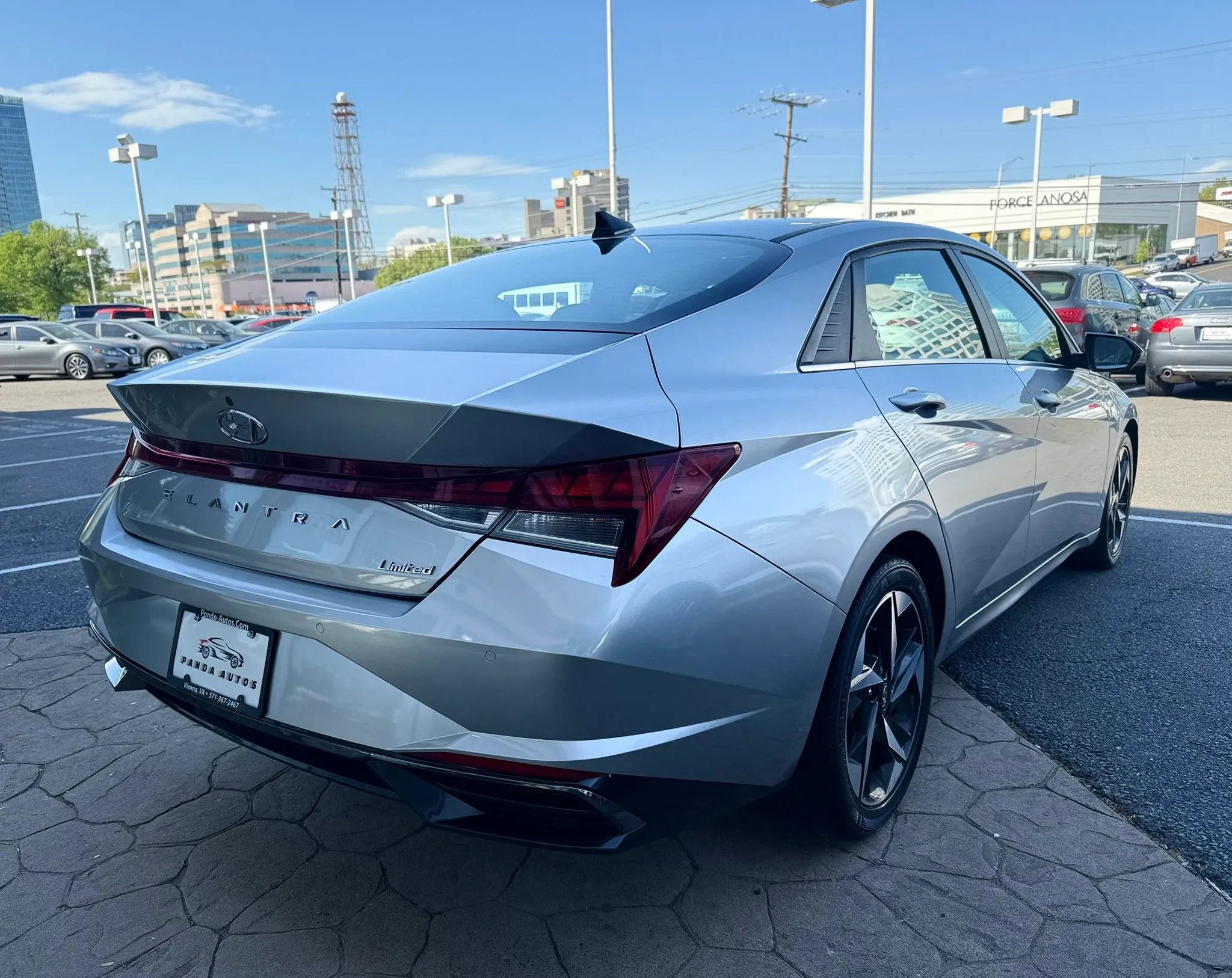 Used 2021 Hyundai Elantra Limited w/ Cargo Package FWD image 7
