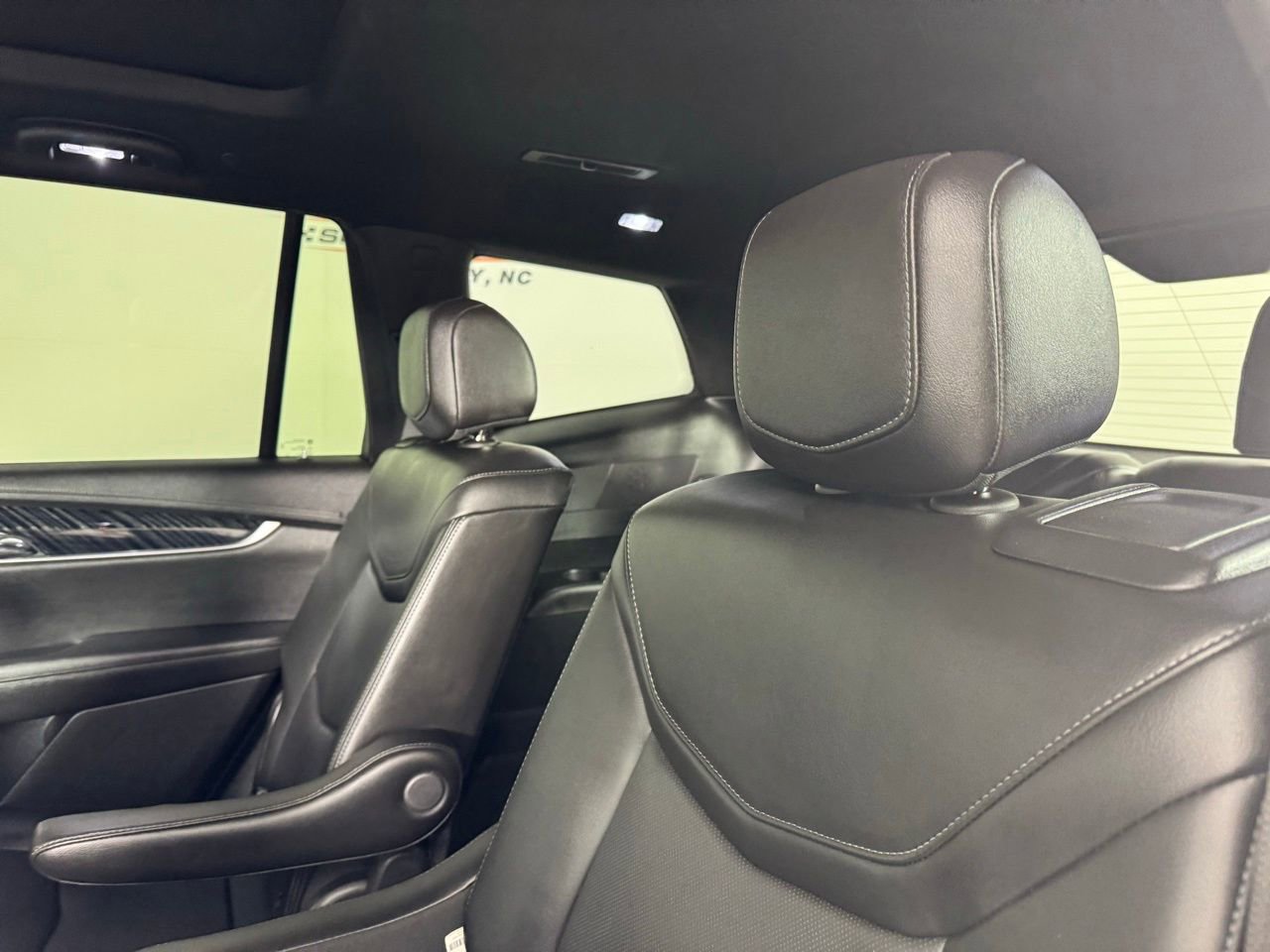 Used 2024 Cadillac XT6 Premium Luxury w/ Technology Package image 28