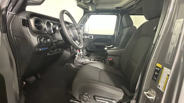 Used 2023 Jeep Wrangler Unlimited w/ Cold Weather Group AWD/4WD image 10