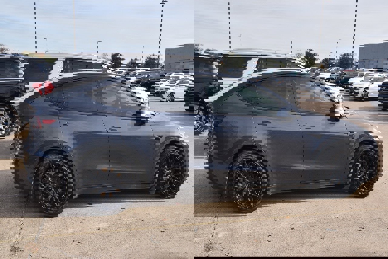 Used 2021 Tesla Model Y Long Range image 6