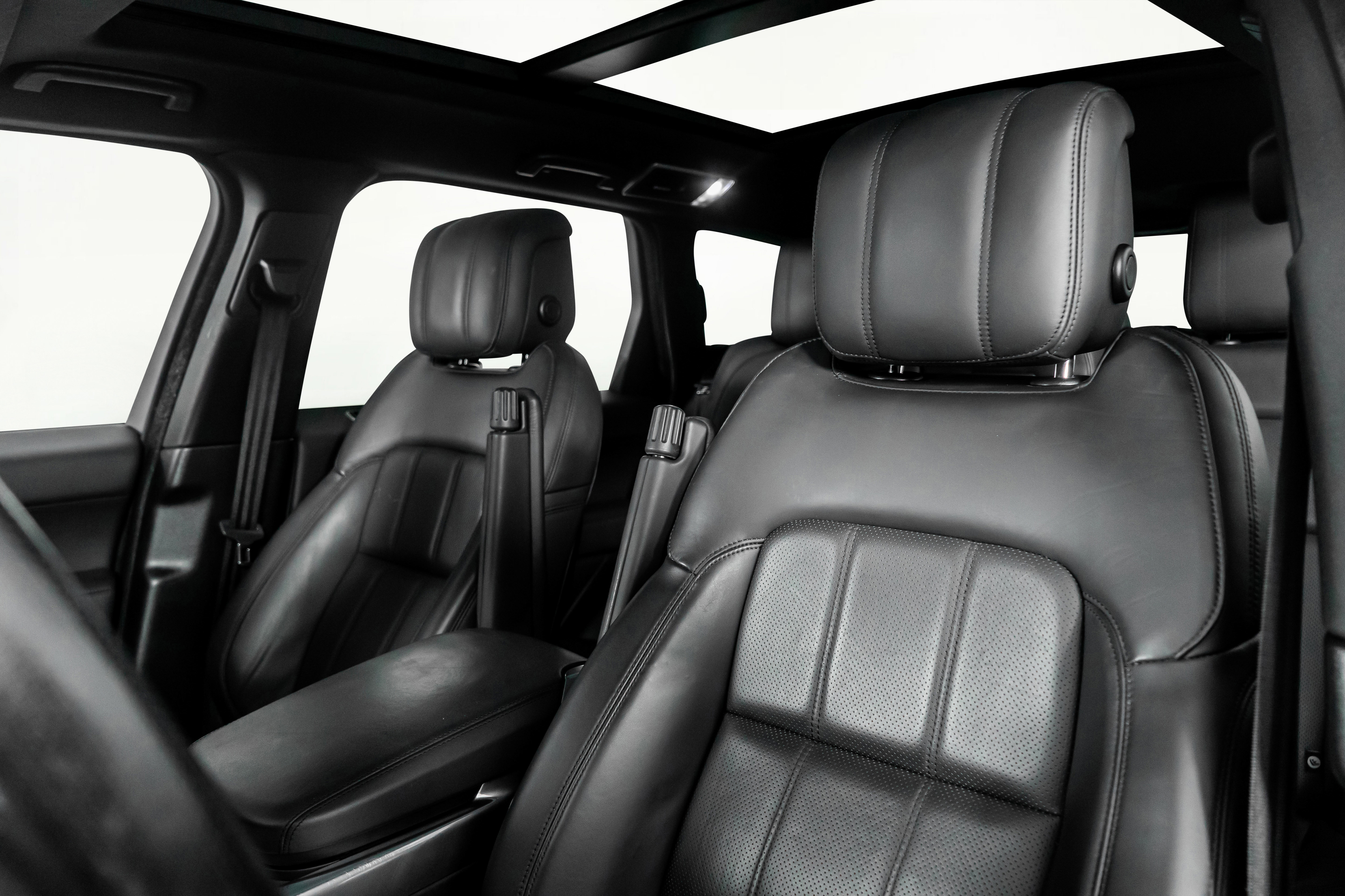 Used 2019 Land Rover Range Rover Sport HSE image 3