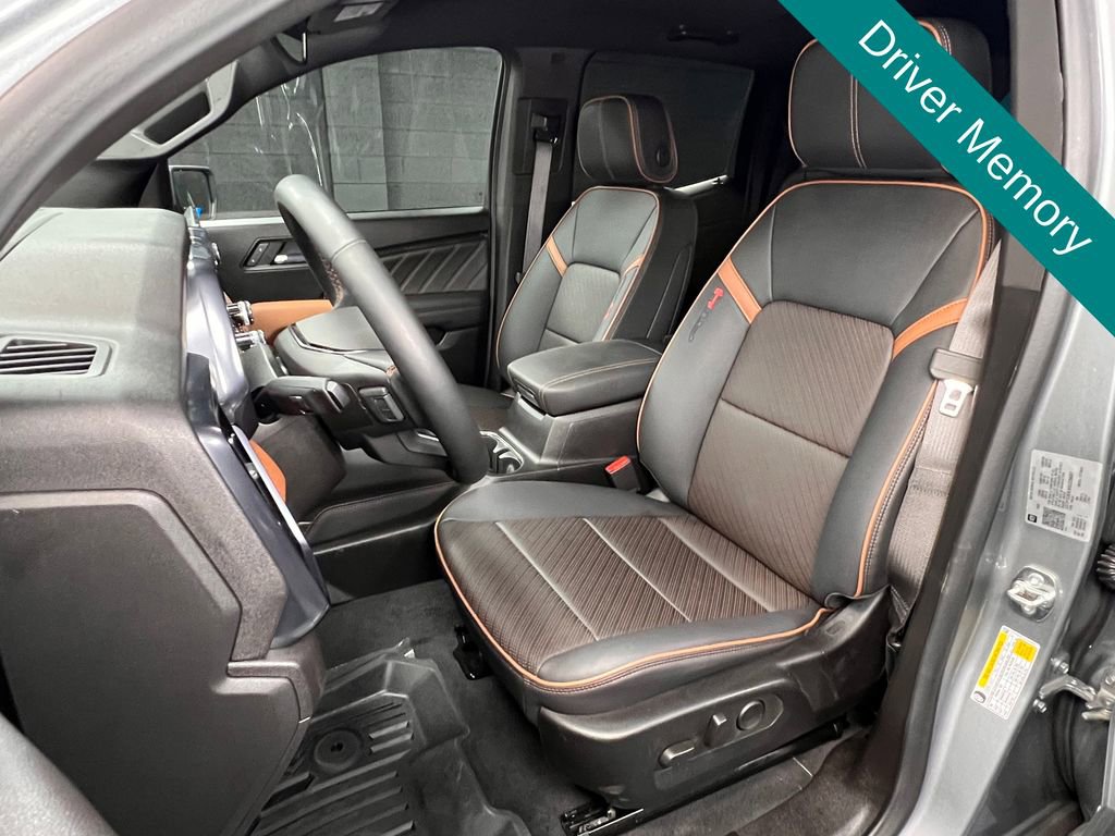 Used 2025 GMC Canyon AT4 w/ AT4 Premium Package image 4