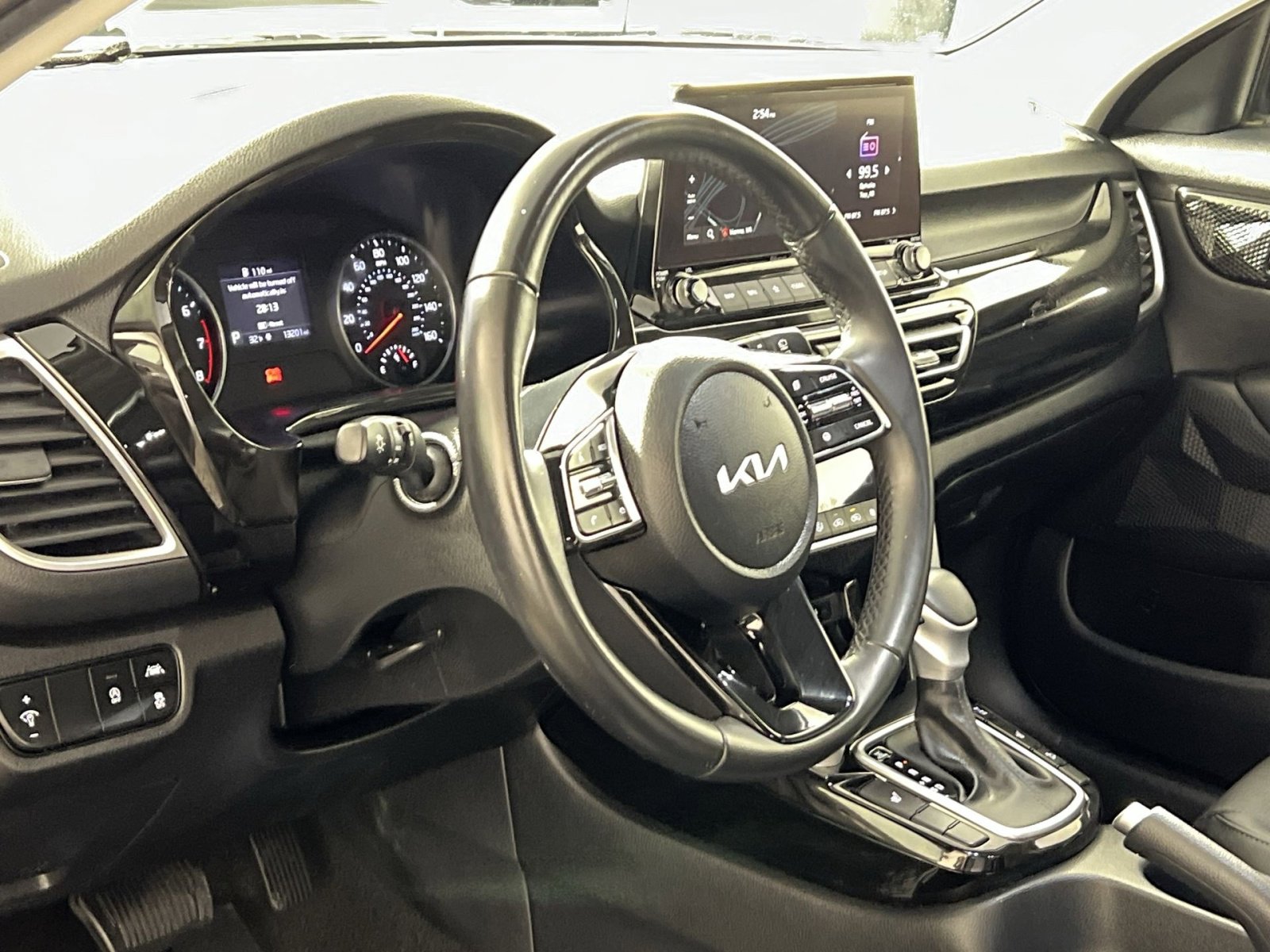 Used 2023 Kia Seltos EX image 16