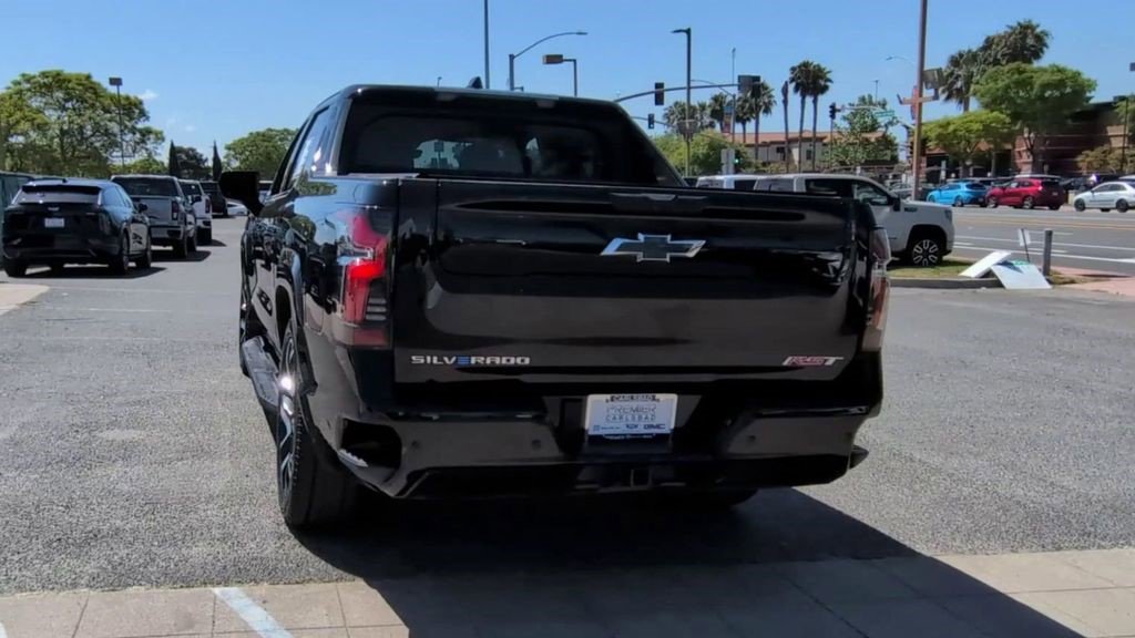 Certified 2024 Chevrolet Silverado EV RST AWD/4WD image 8