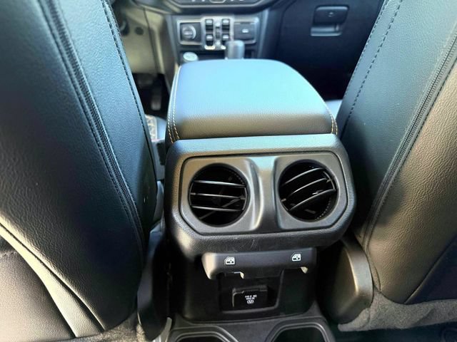 Used 2021 Jeep Gladiator Overland AWD/4WD image 14