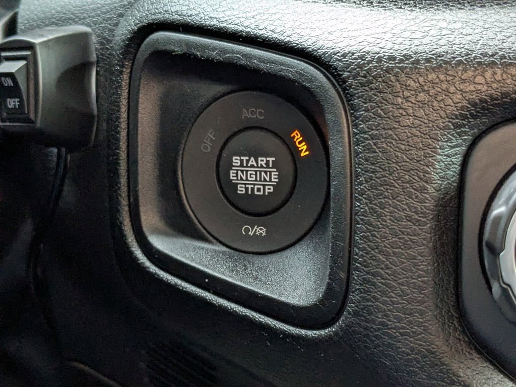 Used 2025 Jeep Gladiator Sport image 28