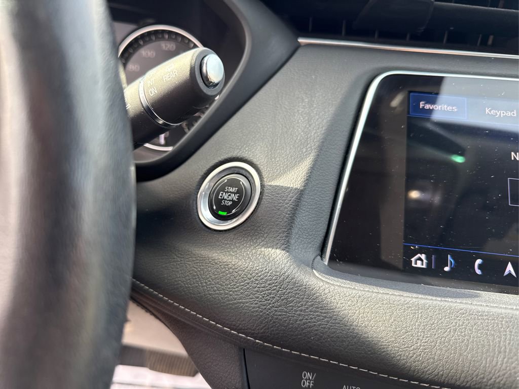 Used 2019 Cadillac XT4 Luxury w/ Cold Weather Package image 29