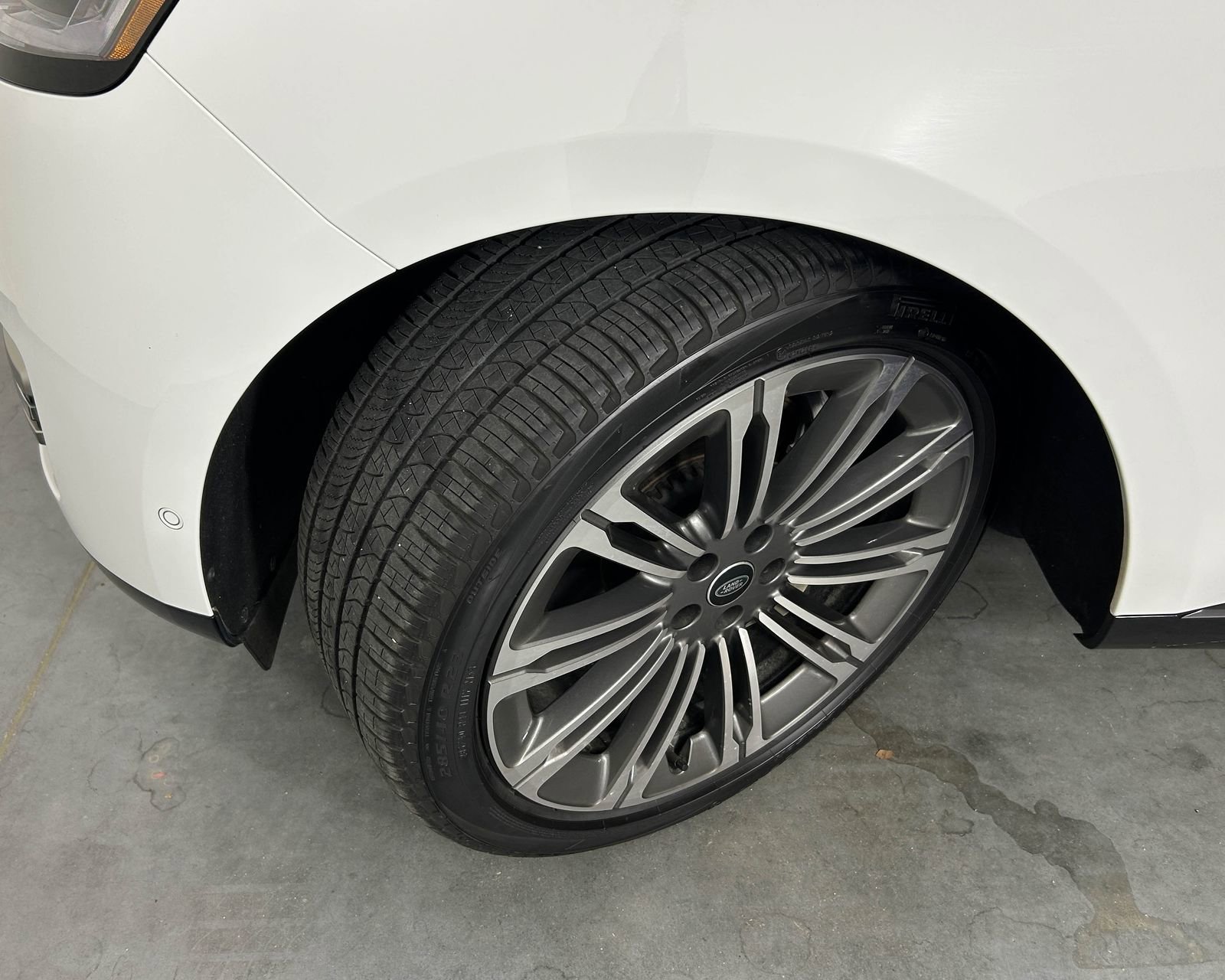 Used 2023 Land Rover Range Rover SE image 24