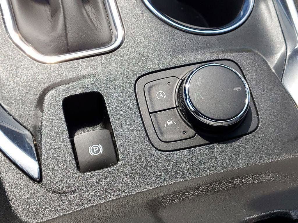 Used 2023 Chevrolet Traverse LT image 18