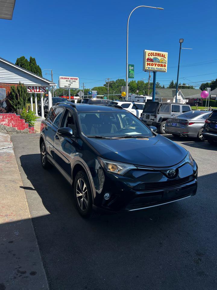 Used 2017 Toyota RAV4 XLE w/ Plus Extra Value Package AWD/4WD image 4
