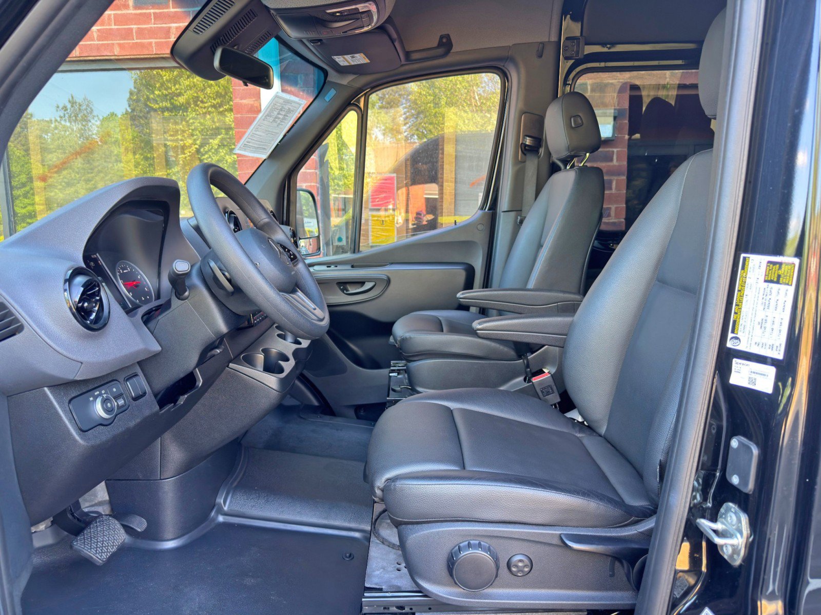 Used 2024 Mercedes-Benz Sprinter 2500 image 16