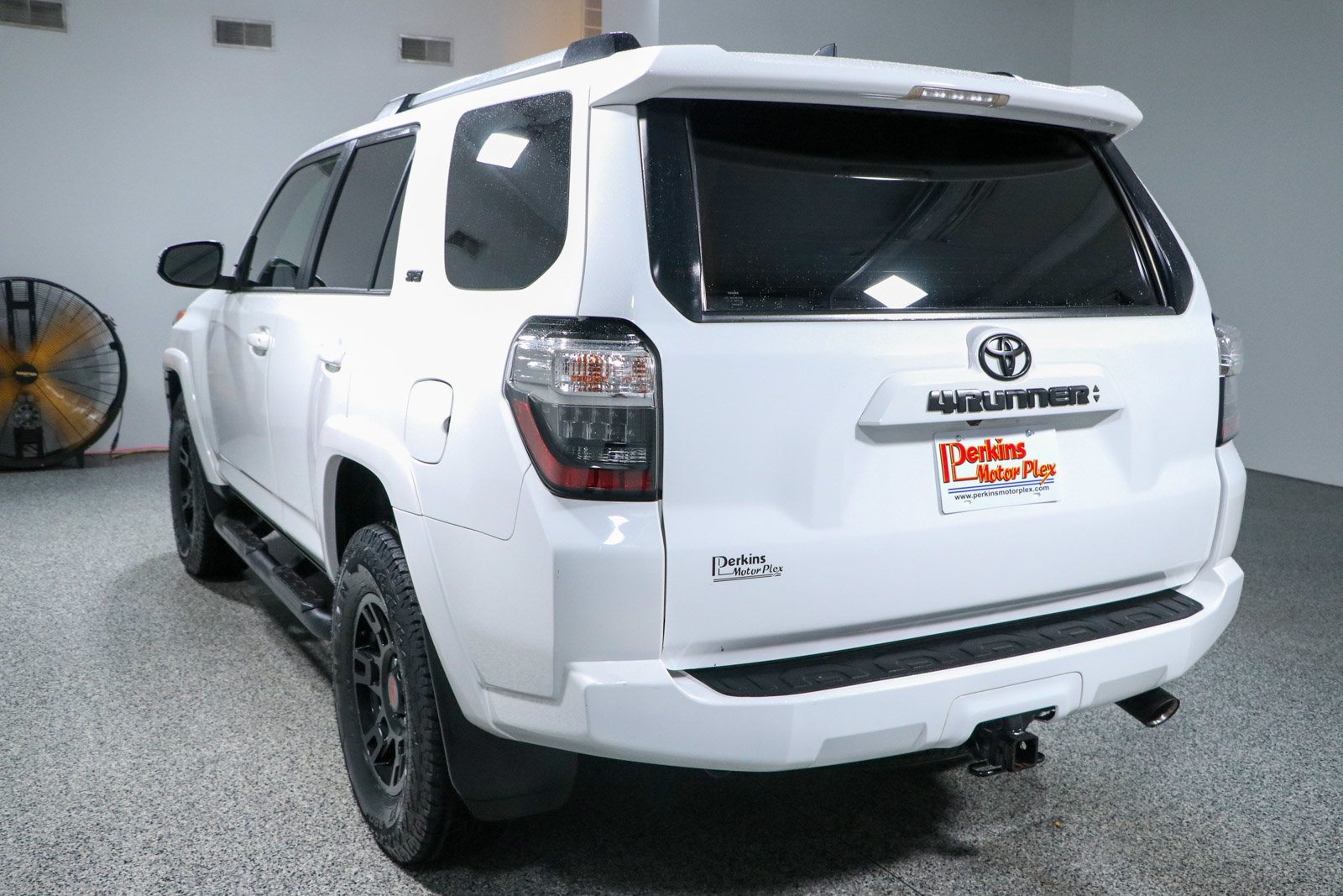 Used 2022 Toyota 4Runner SR5 Premium w/ Moonroof Package AWD/4WD image 9
