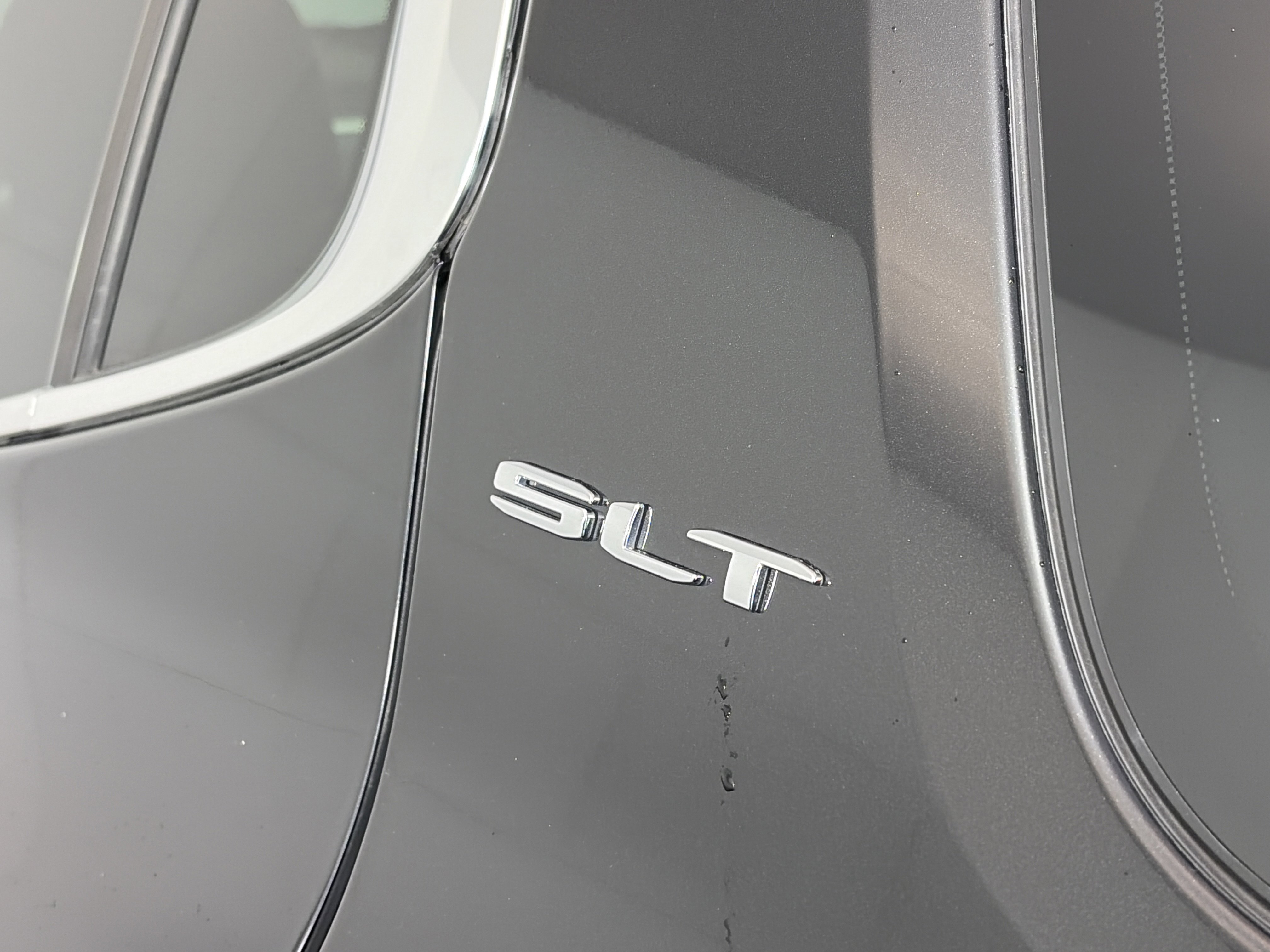 Used 2023 GMC Acadia SLT w/ Preferred Package image 17