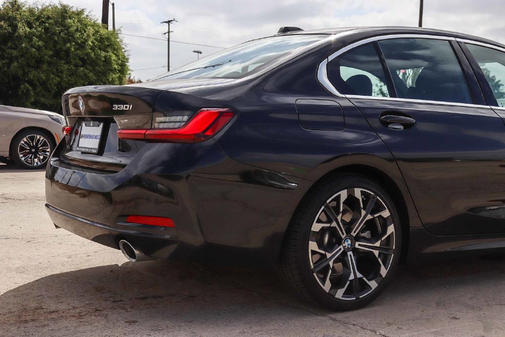 Used 2026 BMW 330i Sedan RWD image 11