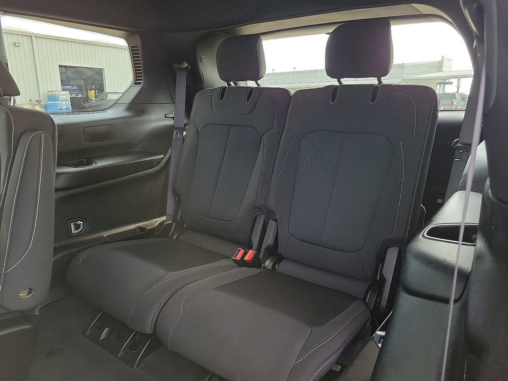 Used 2024 Jeep Grand Cherokee L Laredo image 9