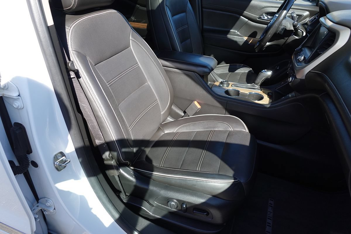 Used 2019 GMC Acadia Denali w/ Technology Package FWD image 35