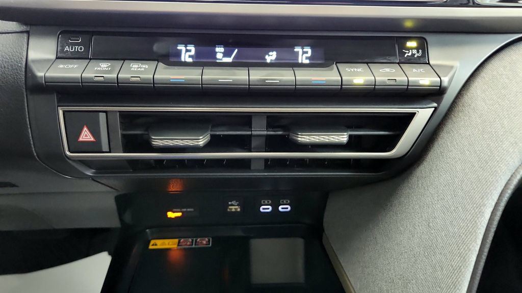 Used 2025 Toyota Camry LE AWD/4WD image 38