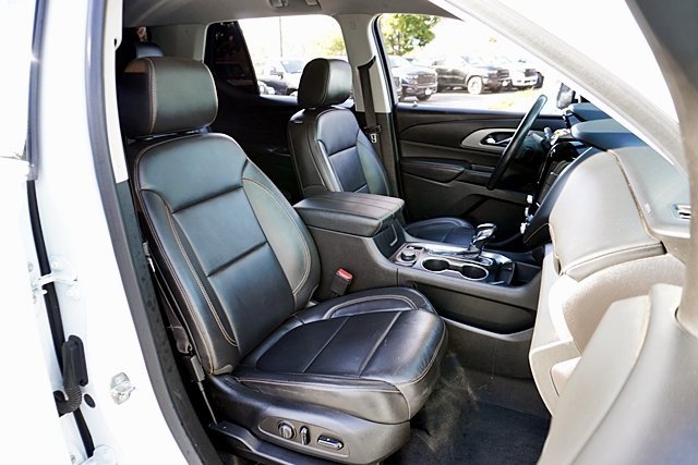 Used 2021 Chevrolet Traverse LT image 11