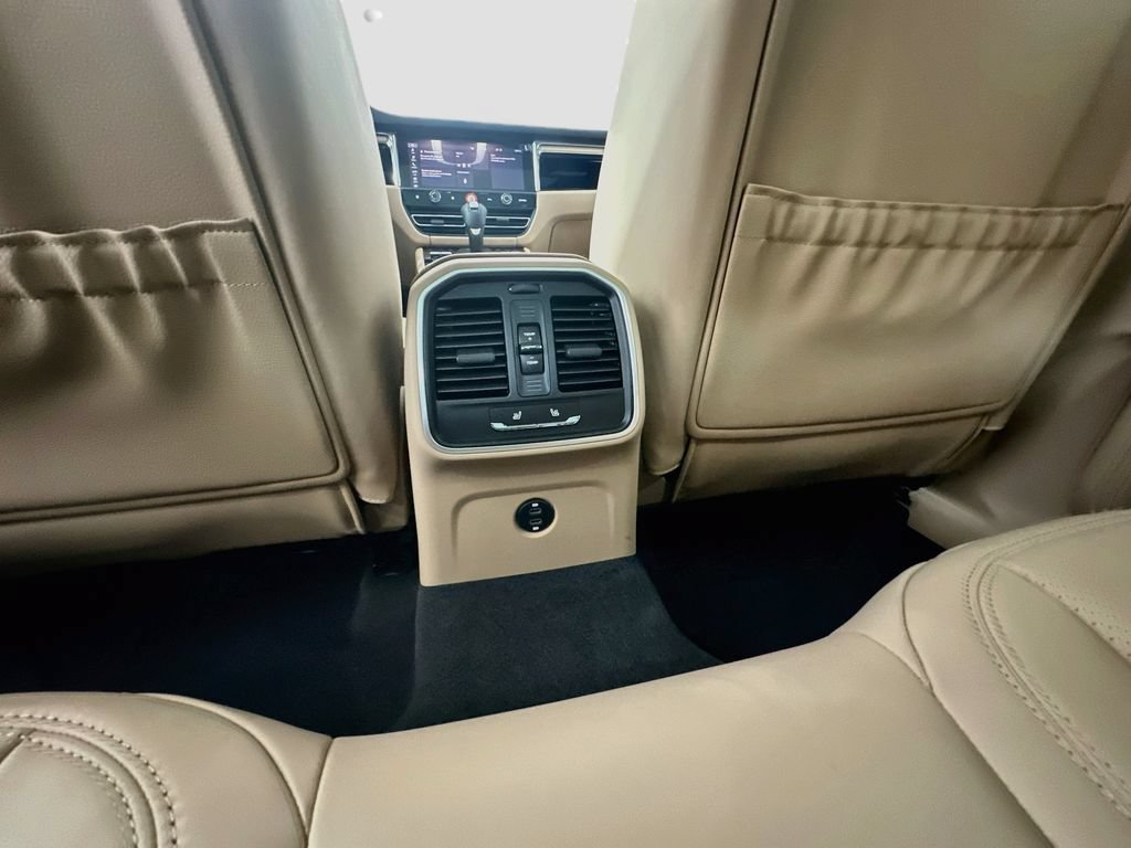 Certified 2026 Porsche Macan AWD/4WD image 27