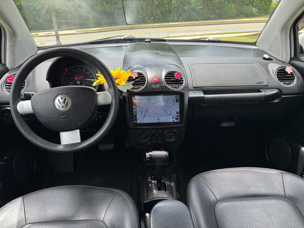 Used 2010 Volkswagen Beetle Coupe FWD image 4