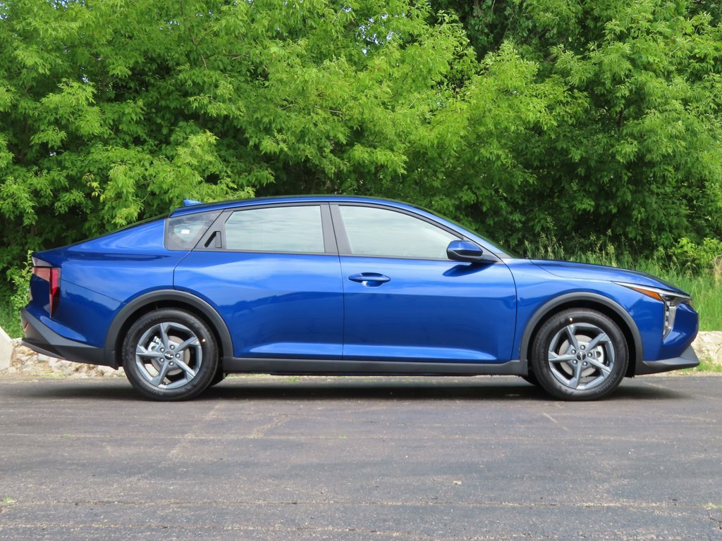 New 2025 Kia K4 LXS image 2