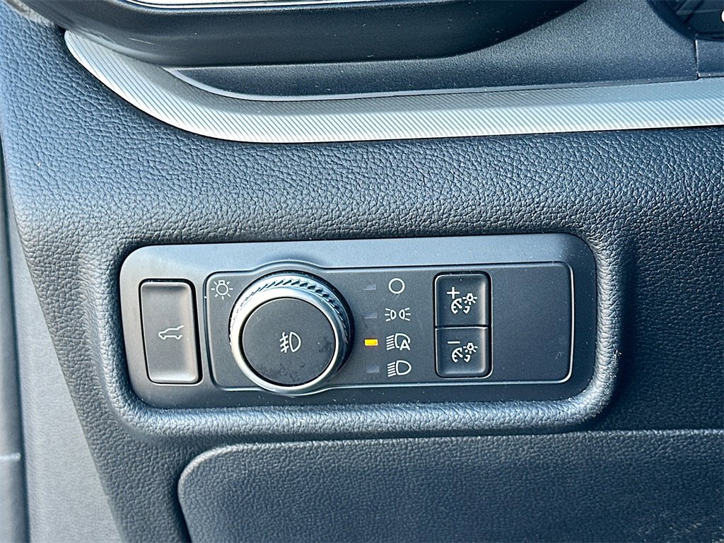 Used 2020 Ford Explorer XLT w/ Equipment Group 202A image 10