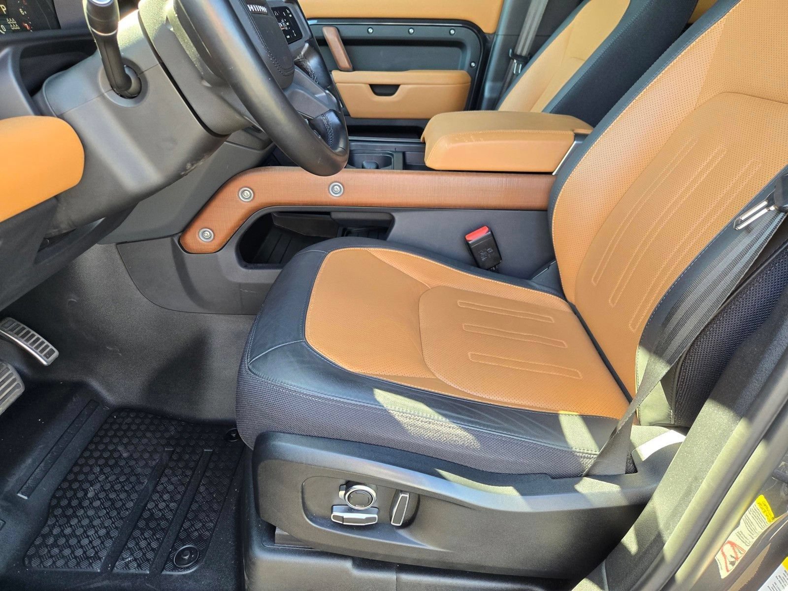 Used 2023 Land Rover Defender 130 X AWD/4WD image 26