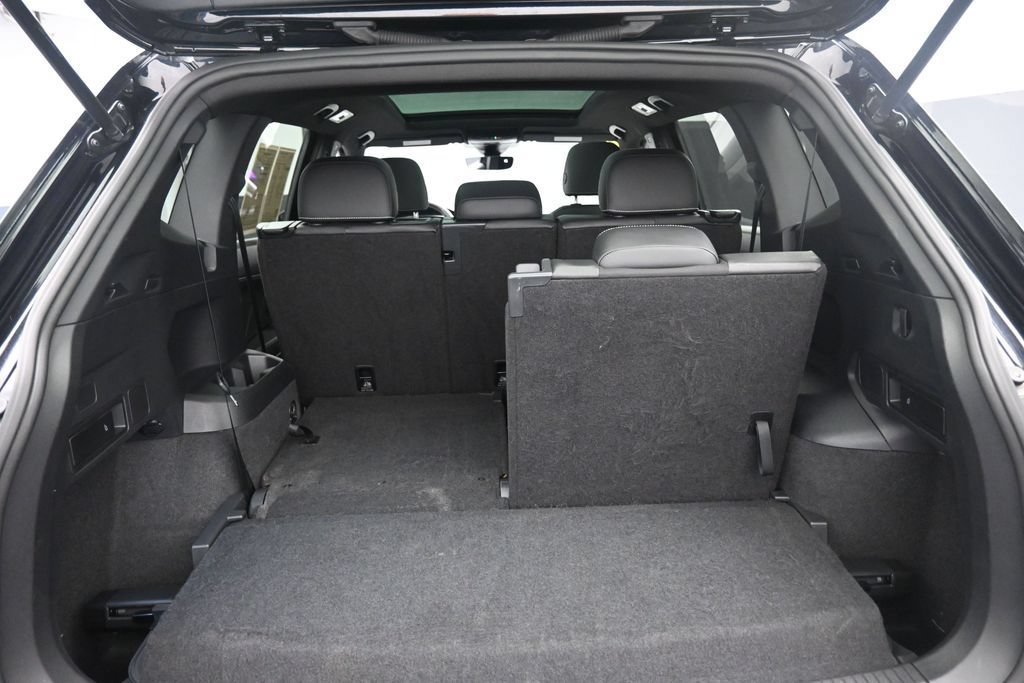 Used 2023 Volkswagen Tiguan SE R-Line FWD image 29