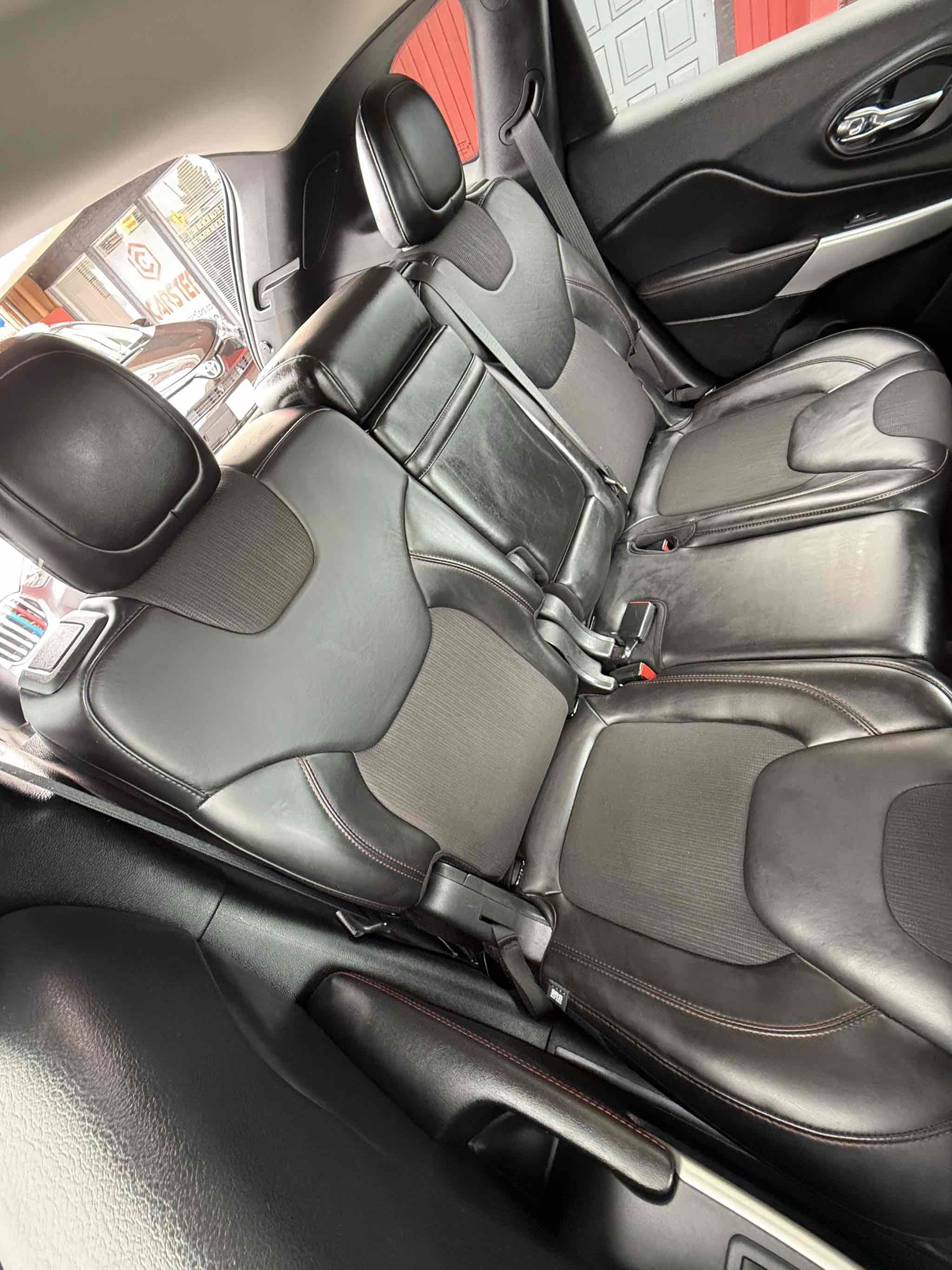 Used 2018 Jeep Cherokee Trailhawk image 53