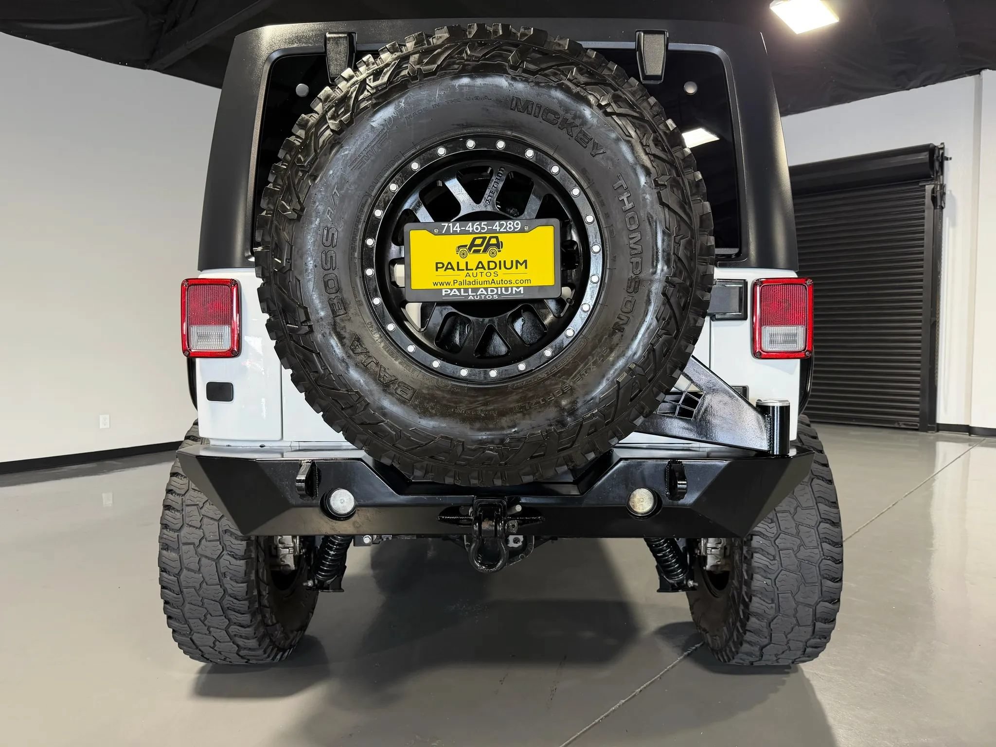 Used 2015 Jeep Wrangler Unlimited Rubicon w/ Connectivity Group AWD/4WD image 4