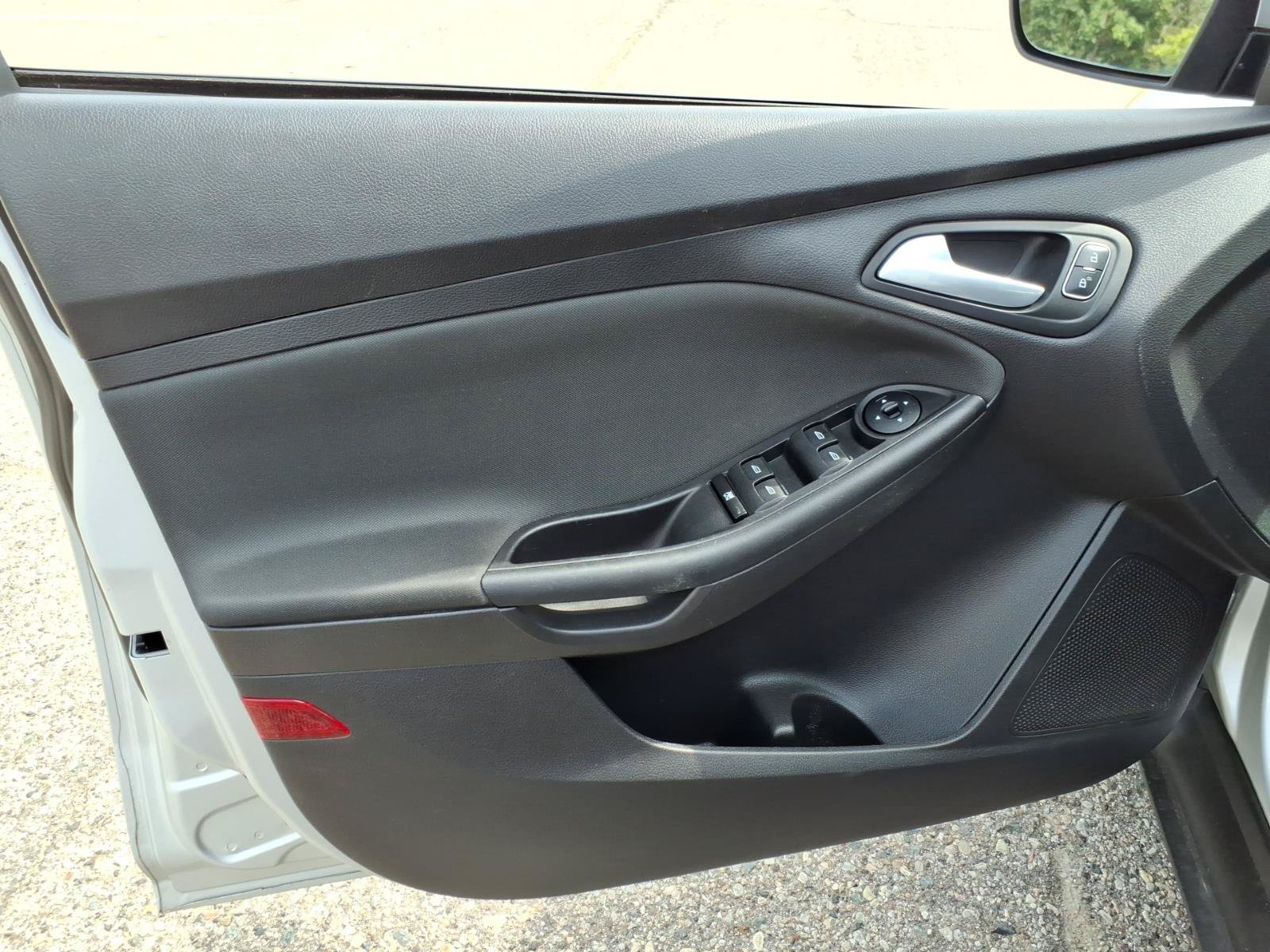 Used 2015 Ford Focus SE w/ Interior Protection Package FWD image 15