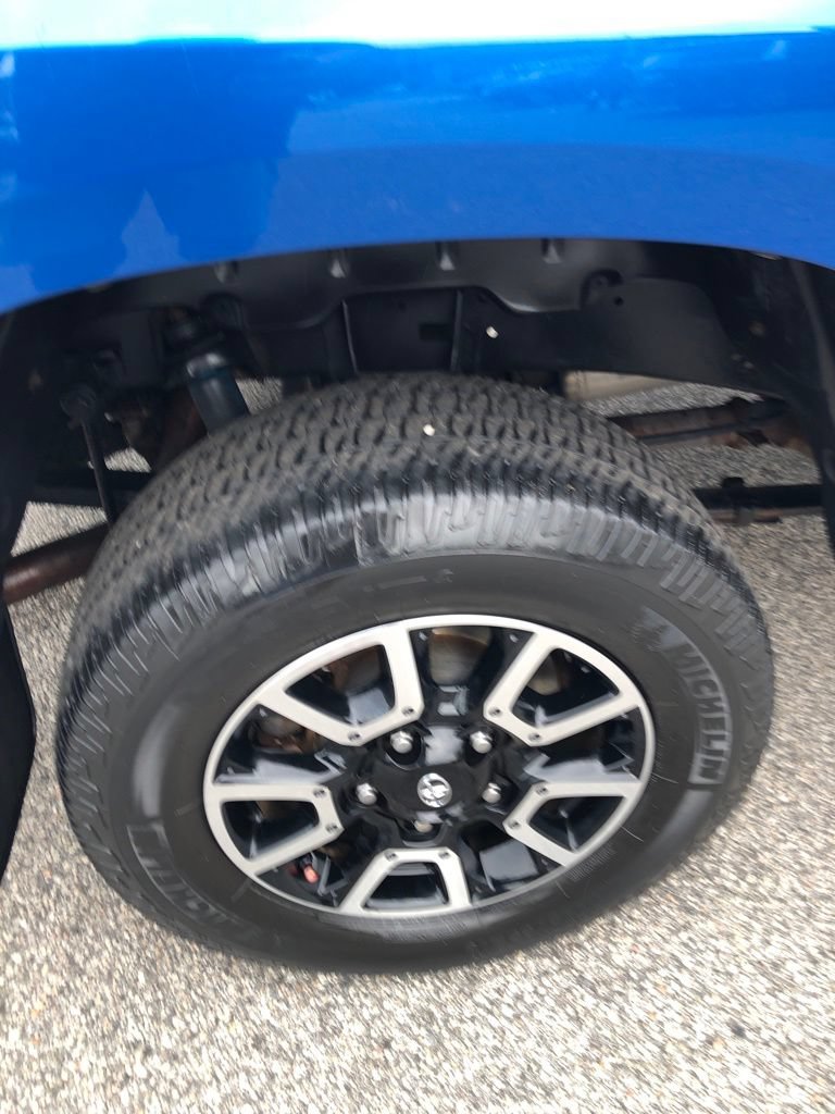 Used 2018 Toyota Tundra Limited w/ Limited Premium Package AWD/4WD image 18