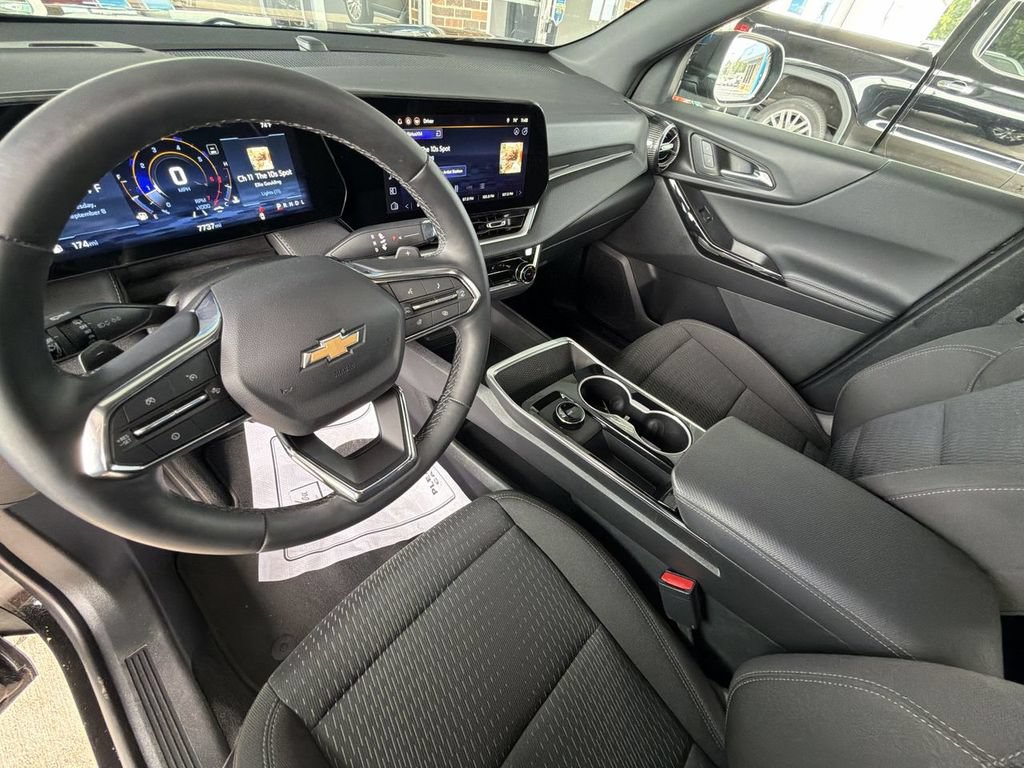 Used 2026 Chevrolet Equinox LT FWD image 21