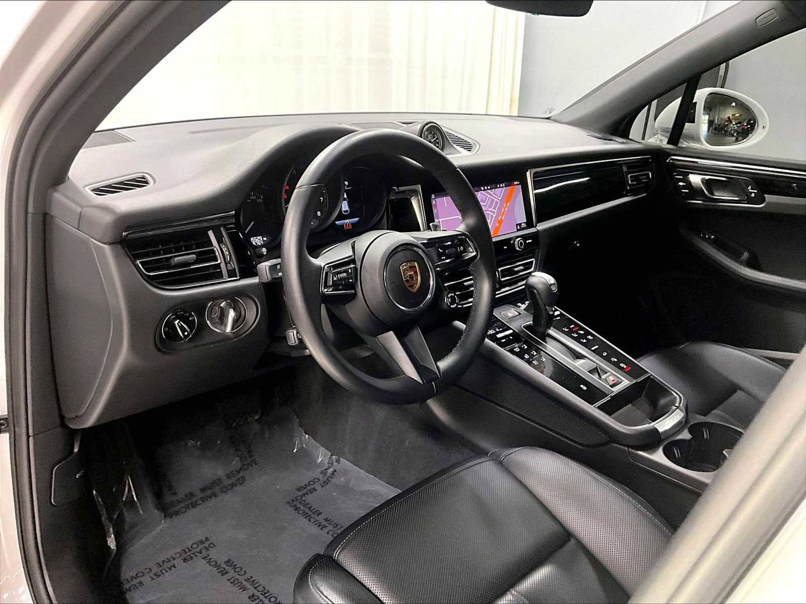Used 2025 Porsche Macan image 6