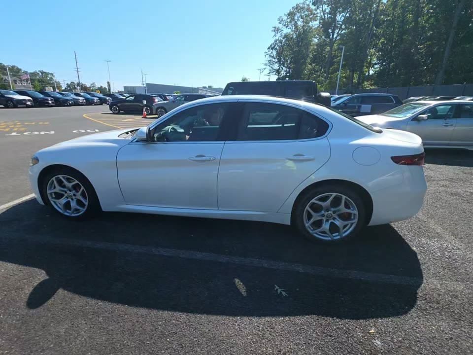 Used 2018 Alfa Romeo Giulia Ti AWD/4WD image 3